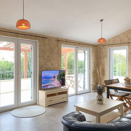 Villa Alara - Charming Villa With Heated Swimming Pool Milohnici المظهر الخارجي الصورة