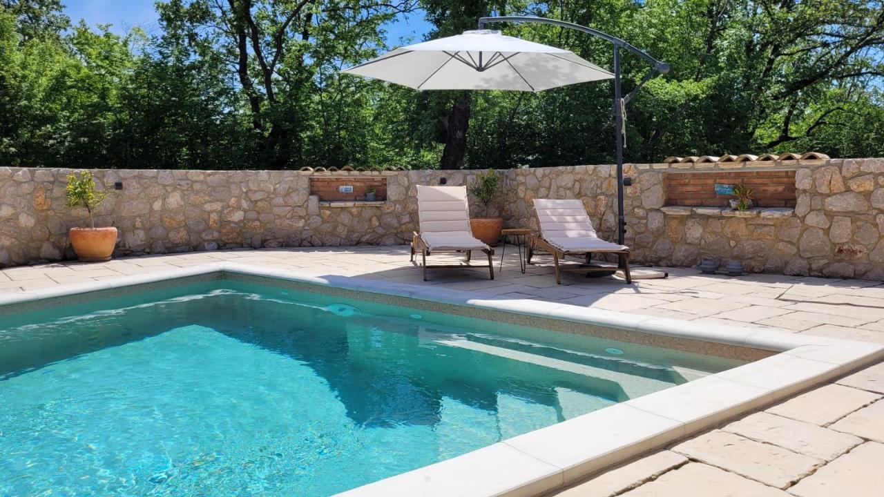 Villa Alara - Charming Villa With Heated Swimming Pool Milohnici المظهر الخارجي الصورة