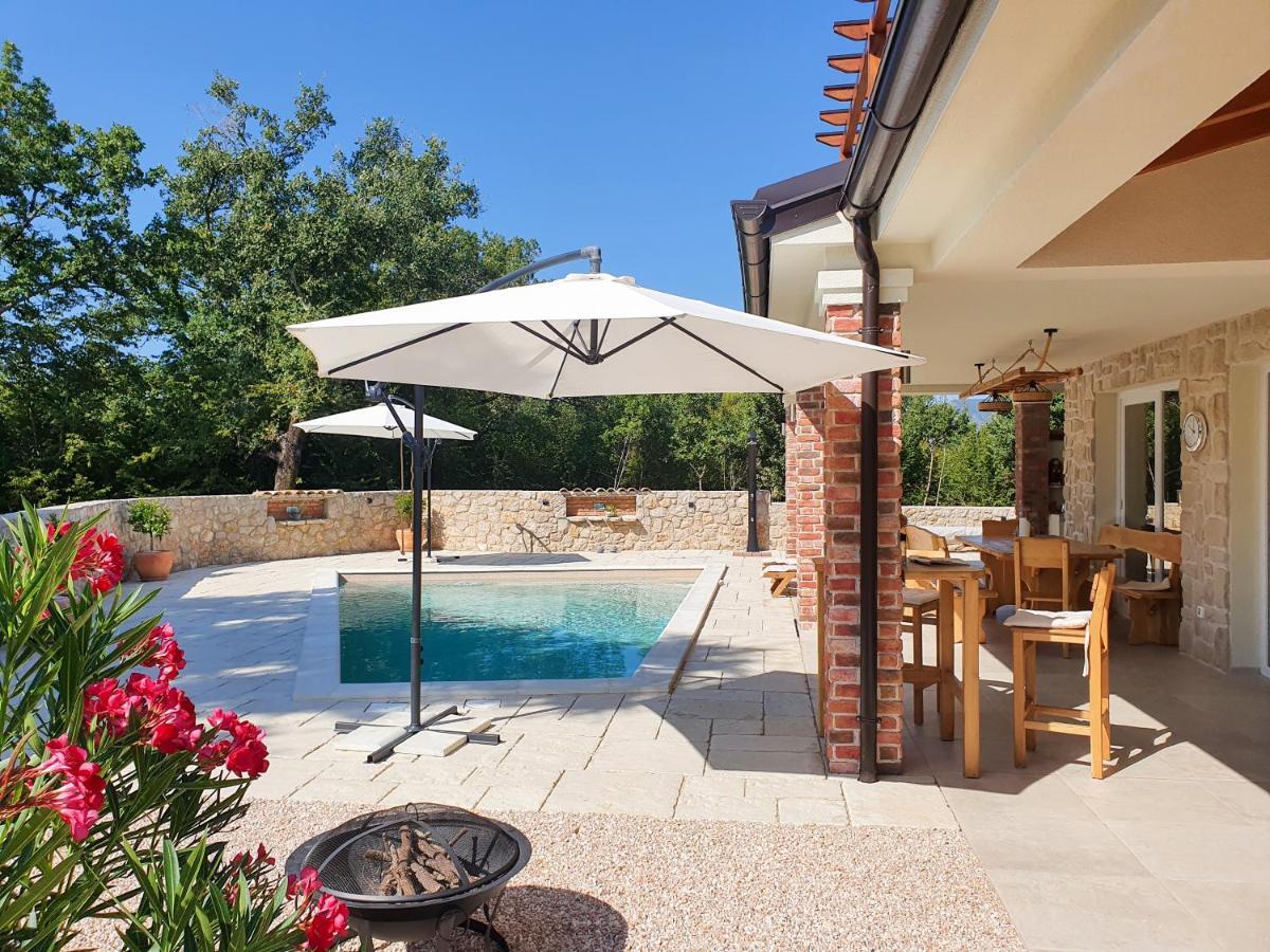 Villa Alara - Charming Villa With Heated Swimming Pool Milohnici المظهر الخارجي الصورة
