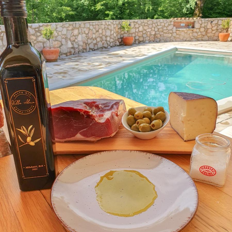 Villa Alara - Charming Villa With Heated Swimming Pool Milohnici المظهر الخارجي الصورة