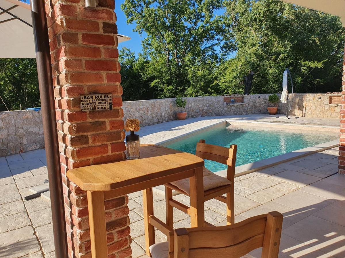 Villa Alara - Charming Villa With Heated Swimming Pool Milohnici المظهر الخارجي الصورة