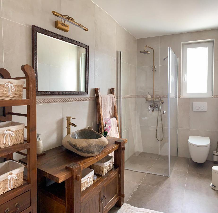 Villa Alara - Charming Villa With Heated Swimming Pool Milohnici المظهر الخارجي الصورة