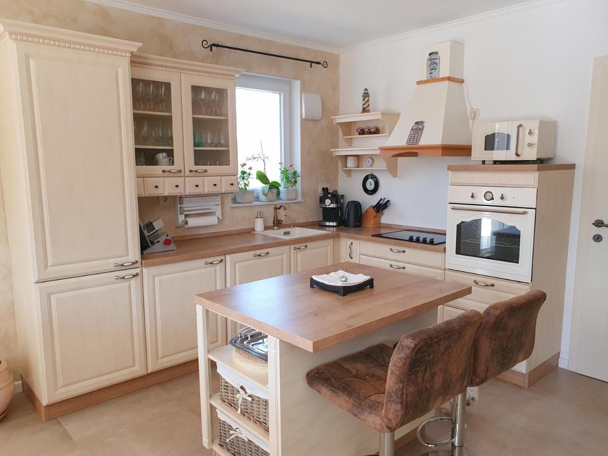 Villa Alara - Charming Villa With Heated Swimming Pool Milohnici المظهر الخارجي الصورة