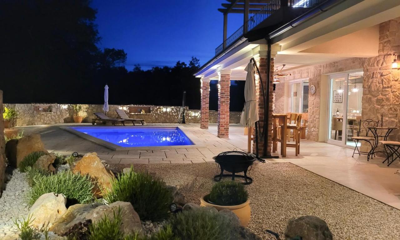Villa Alara - Charming Villa With Heated Swimming Pool Milohnici المظهر الخارجي الصورة