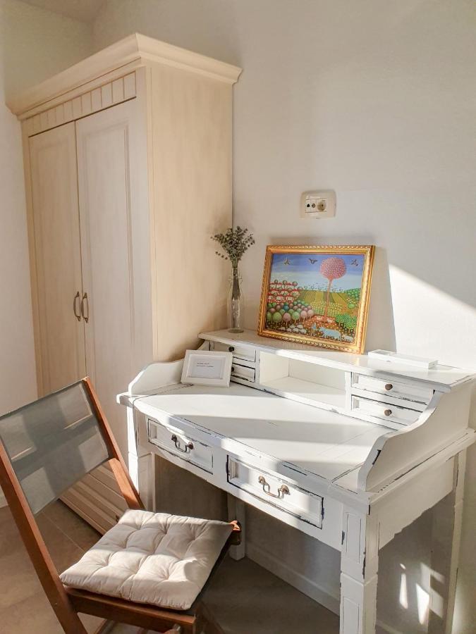 Villa Alara - Charming Villa With Heated Swimming Pool Milohnici المظهر الخارجي الصورة