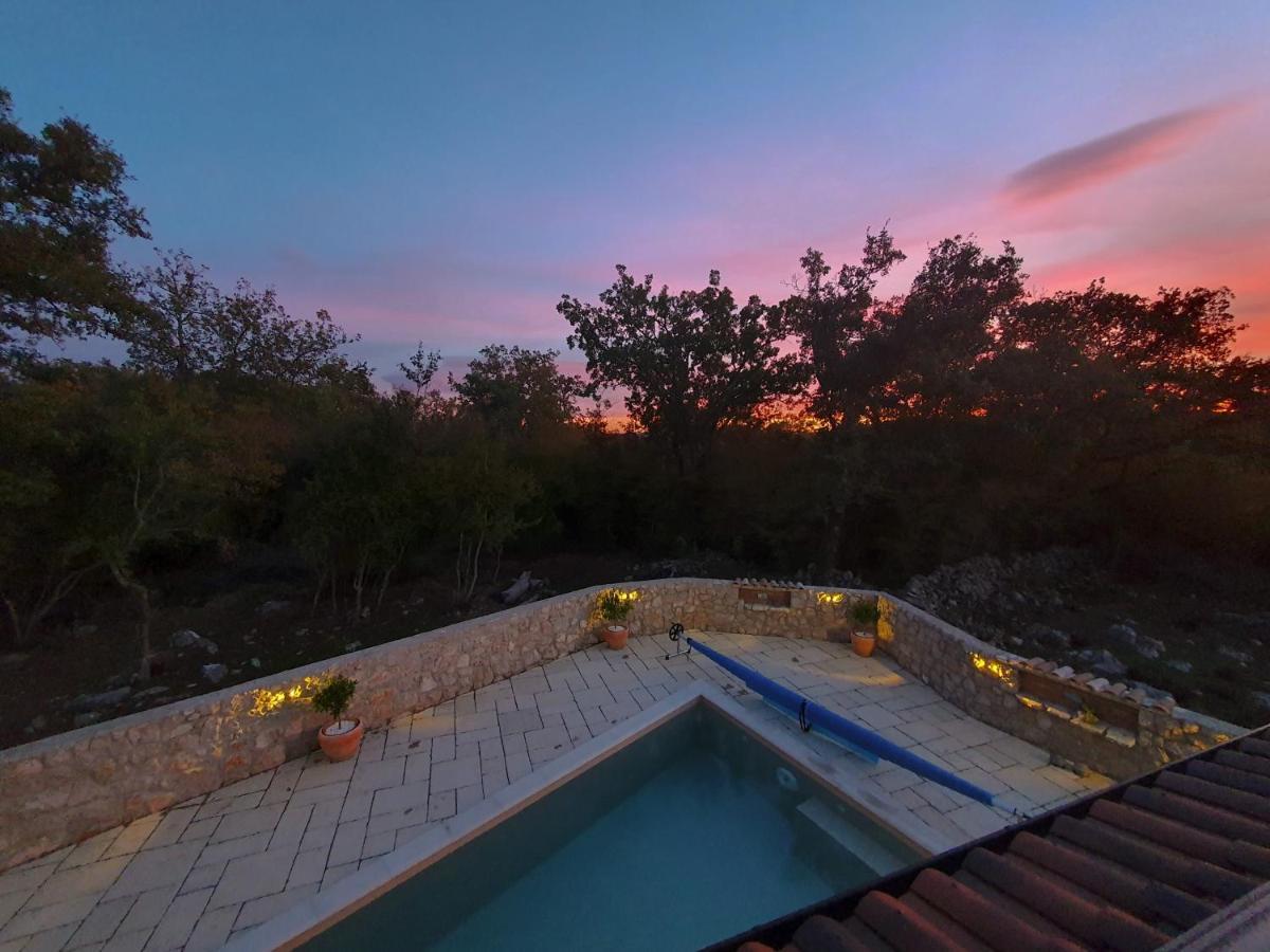 Villa Alara - Charming Villa With Heated Swimming Pool Milohnici المظهر الخارجي الصورة