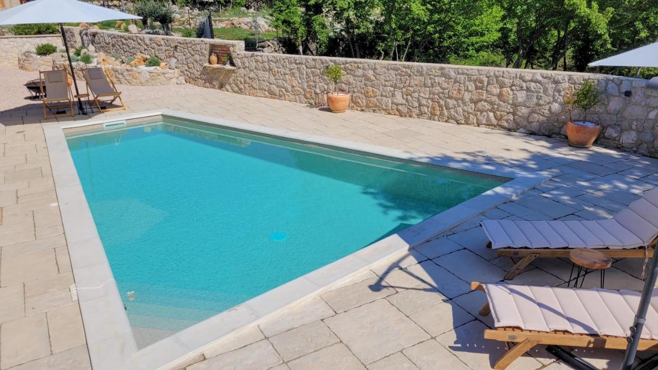 Villa Alara - Charming Villa With Heated Swimming Pool Milohnici المظهر الخارجي الصورة